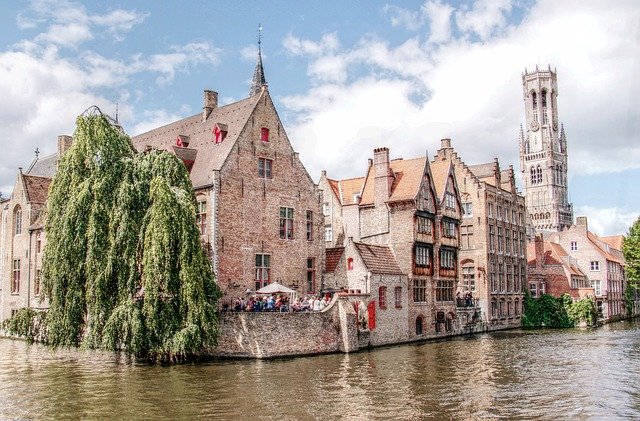 image of a canal in Bruges, Belgium