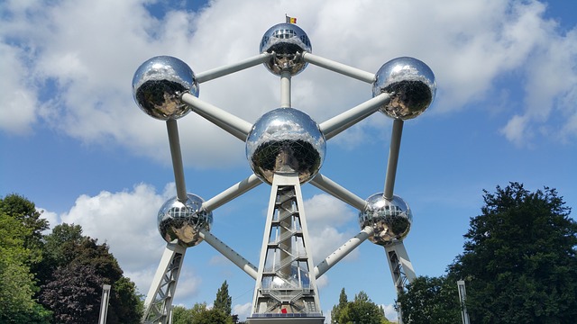 image of the Atomium in Brussels, Belgium