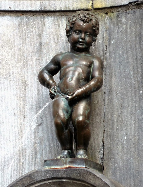 image of the Manneken Pis in Brussels, Belgium